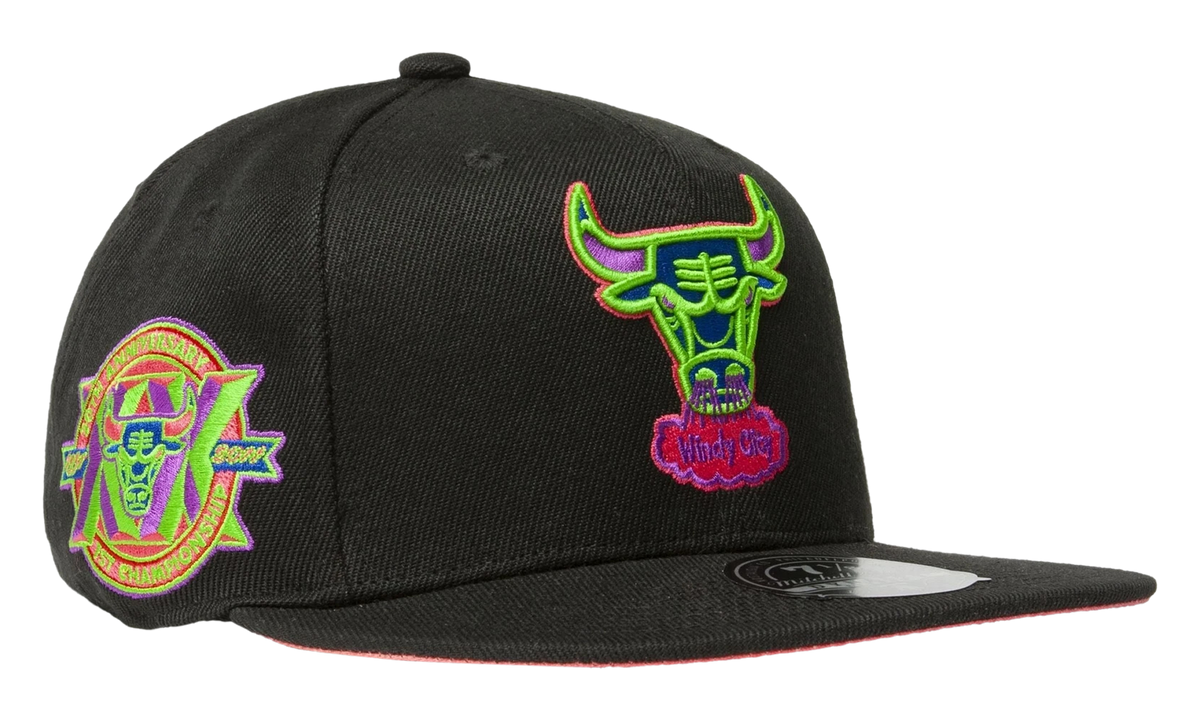 NBA Hardwood Classics Color Bomb Fitted Cap "Chicago Bulls - Black" 6HSFSH21324 CBUBLCK